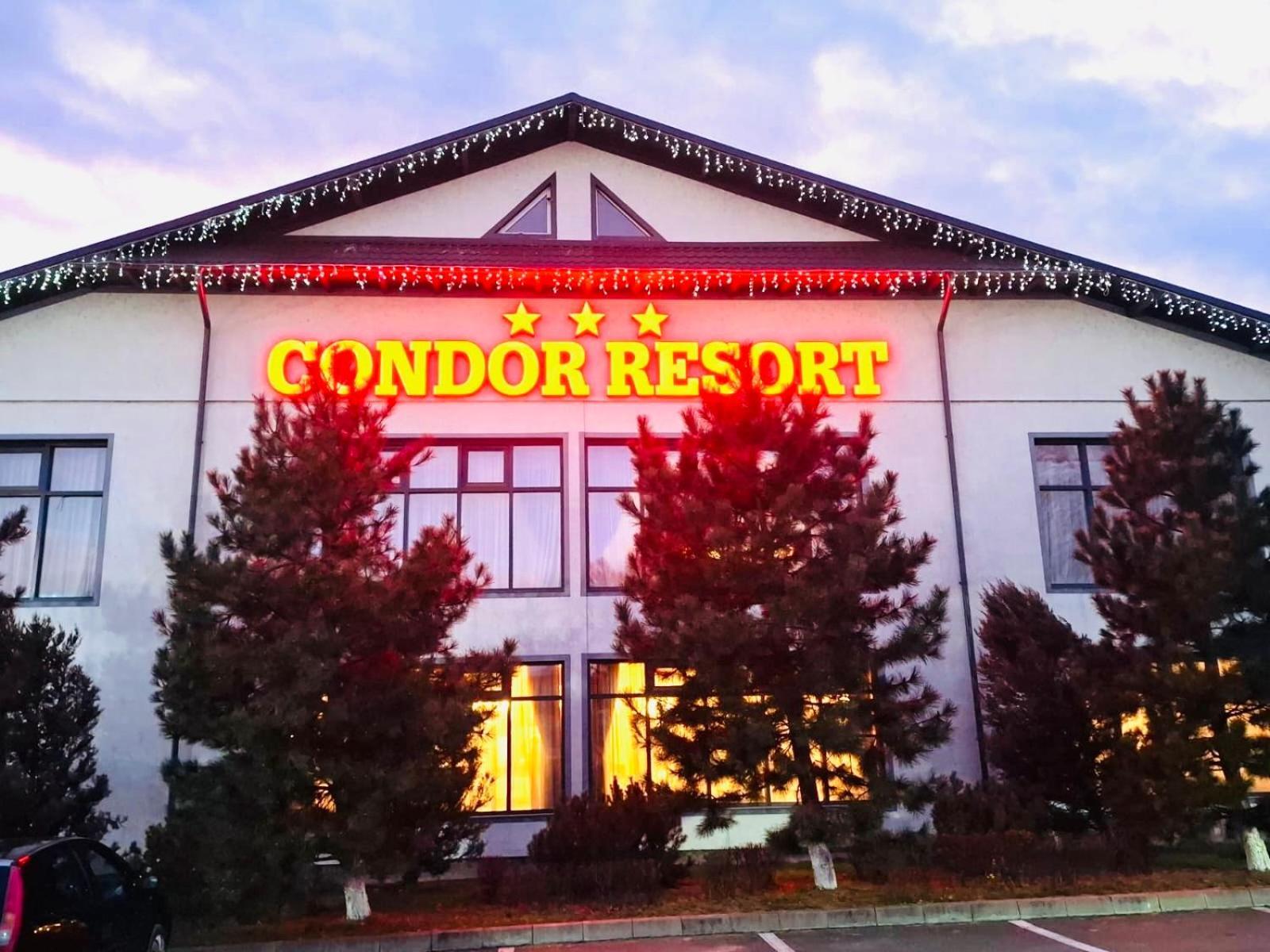 Condor Resort Dulcesti Esterno foto